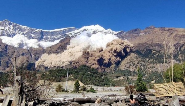 सिक्किमको हिउँ पहिरोमा परेर तीन नेपालीको मृत्यु, मृत्यु हुनेमा चितवनका २ र रुपेन्देहीका एक